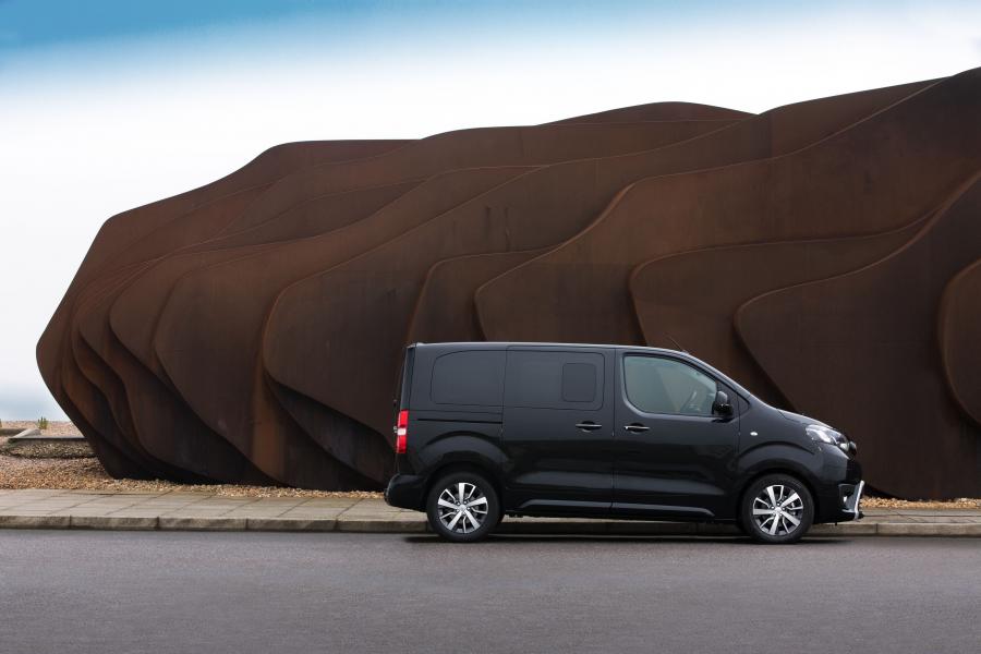  Toyota ProAce Verso Compact 2016 года  (UK) (фото 24 из 24)